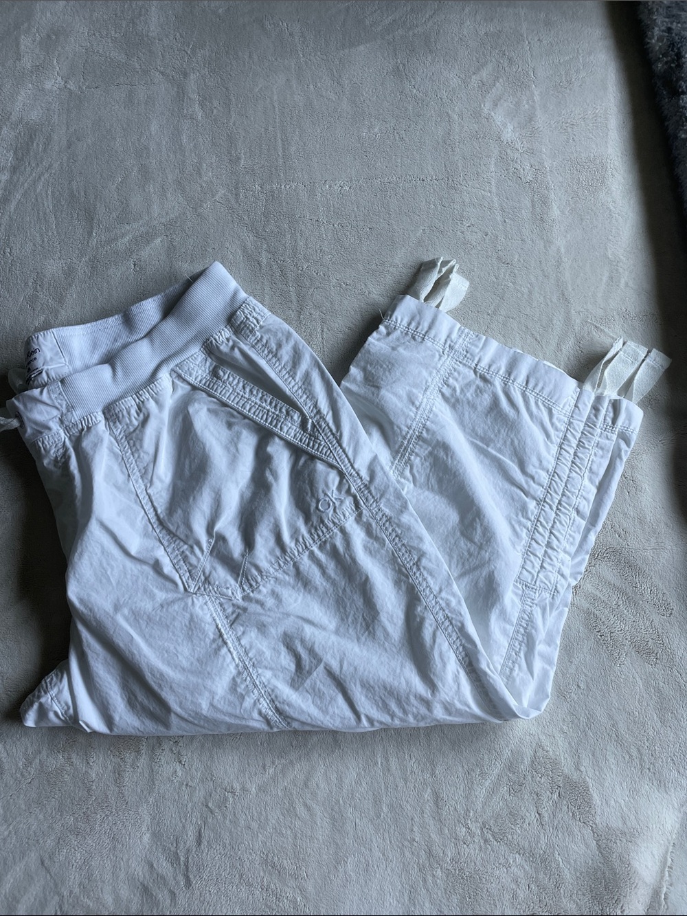 Calvin Klein Performance White Cargo Capri Pants L/G Drawstring Utility